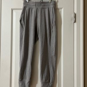 Lululemon Joggers Heathered Raceway Grey size 4